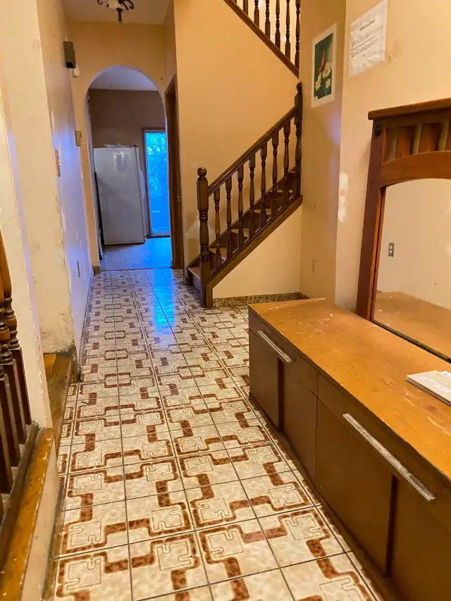 5 Mins Walk to Whitehorn Ctrain/Walmart Logistices & Airport