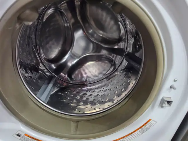 Whirlpool 27' White Front-Load Stackable Washer And Dryer Set - Photo 4