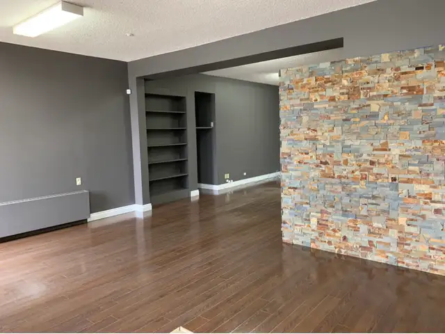 OFFICE/WAREHOUSE… Prime west end location - Photo 2