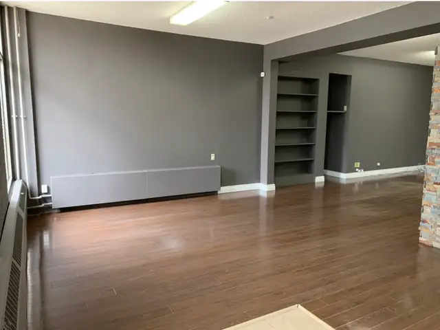 OFFICE/WAREHOUSE… Prime west end location - Photo 3
