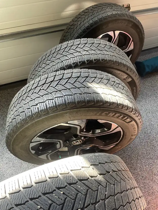 Michelin X Ice winter tires with rims. - Photo 2