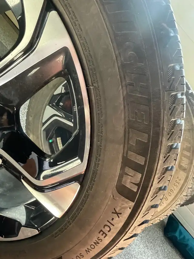Michelin X Ice winter tires with rims. - Photo 4
