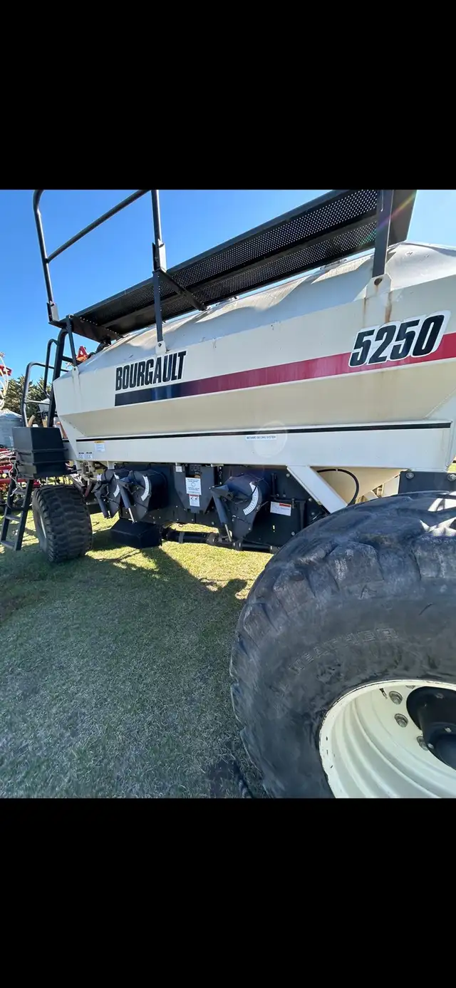 2004 Bourgault Air Drill - Photo 2