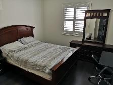 Upstairs Room for Rent in Modern NE Oakville Home (Traf/Dundas)