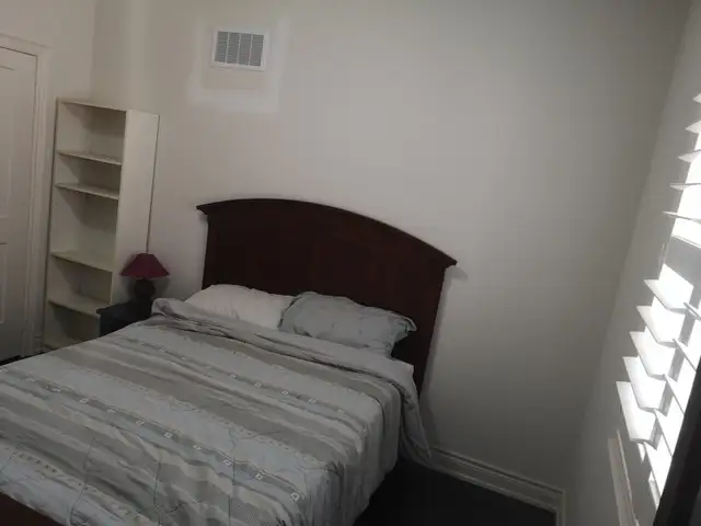 Upstairs Room for Rent in Modern NE Oakville Home (Traf/Dundas) - Photo 3