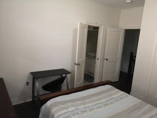 Upstairs Room for Rent in Modern NE Oakville Home (Traf/Dundas) - Photo 4