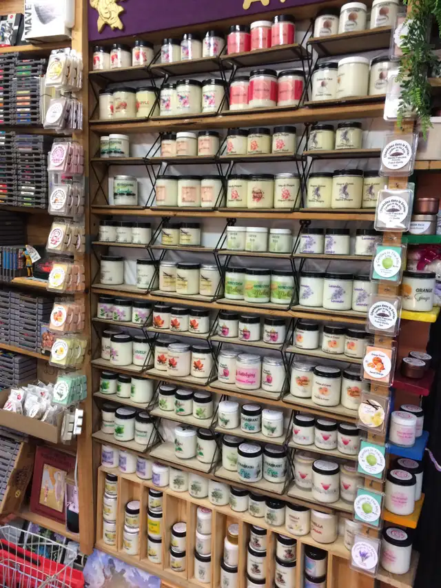 CANDLES SOAPS WAX MELTS AND MORE! - Photo 6