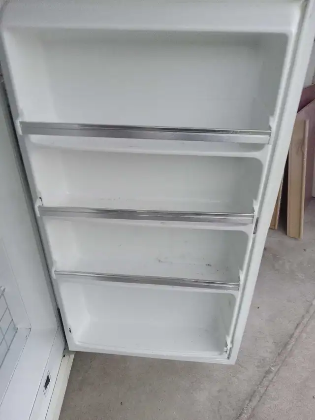 Kenmore Upright Freezer Excellent Condition - Photo 4