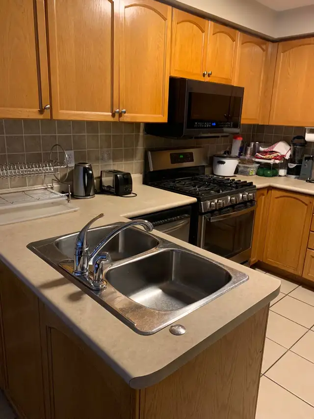 Large Furnished Bedroom for rent. Brampton. $950 - Photo 5