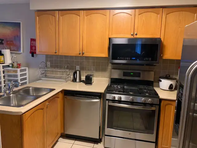 Large Furnished Bedroom for rent. Brampton. $950 - Photo 6