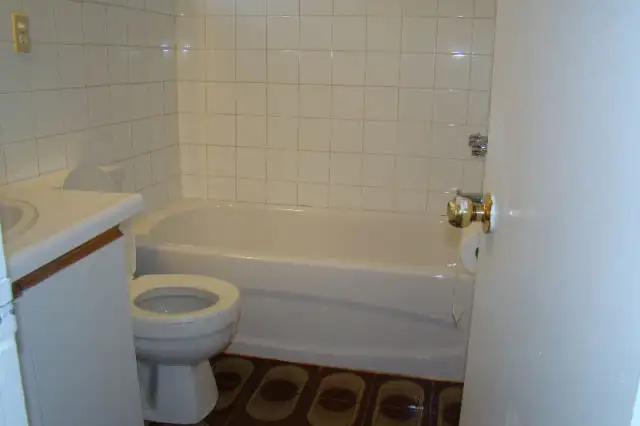 One Bedroom Basement Apartment, Jane and Lawrence - Photo 7