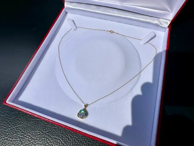 #807 - 1/2 Carat Diamond Cluster Pendant & 10k Chain. 18" - Photo 2