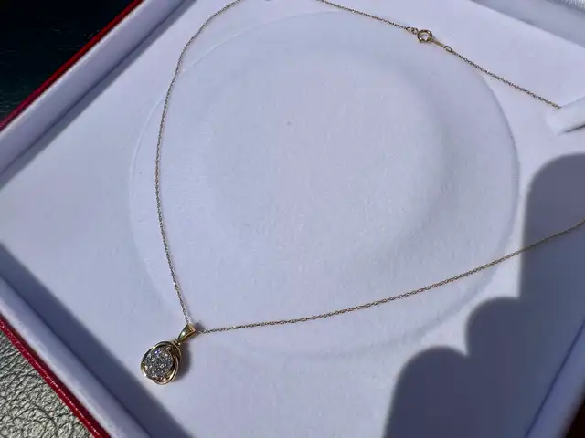 #807 - 1/2 Carat Diamond Cluster Pendant & 10k Chain. 18" - Photo 3