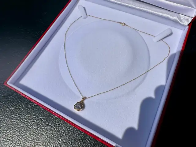 #807 - 1/2 Carat Diamond Cluster Pendant & 10k Chain. 18" - Photo 4