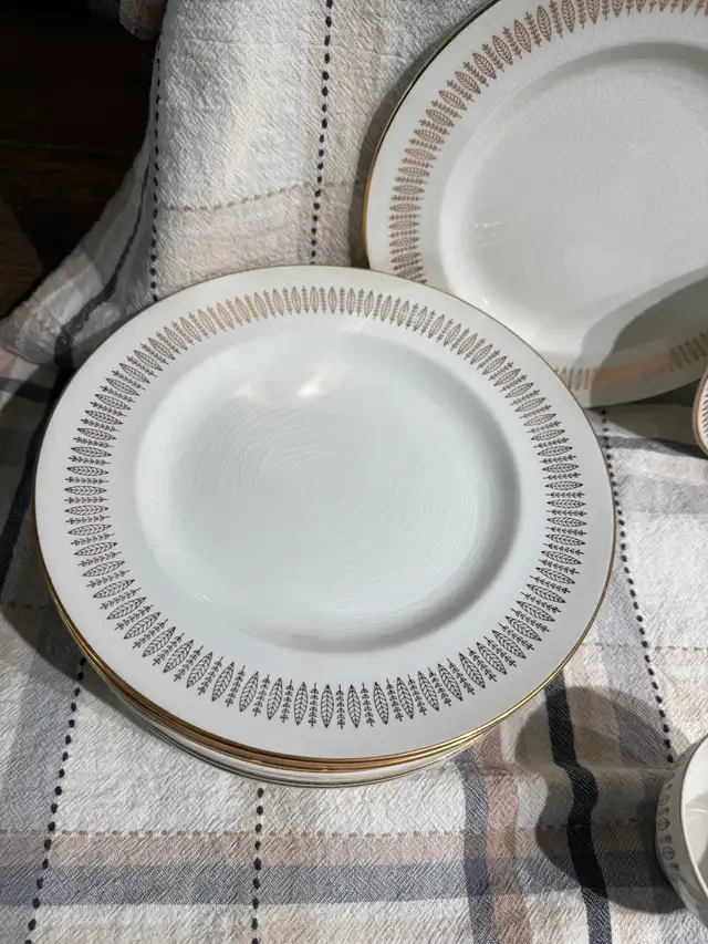 1950’s Dinnerware - Photo 2