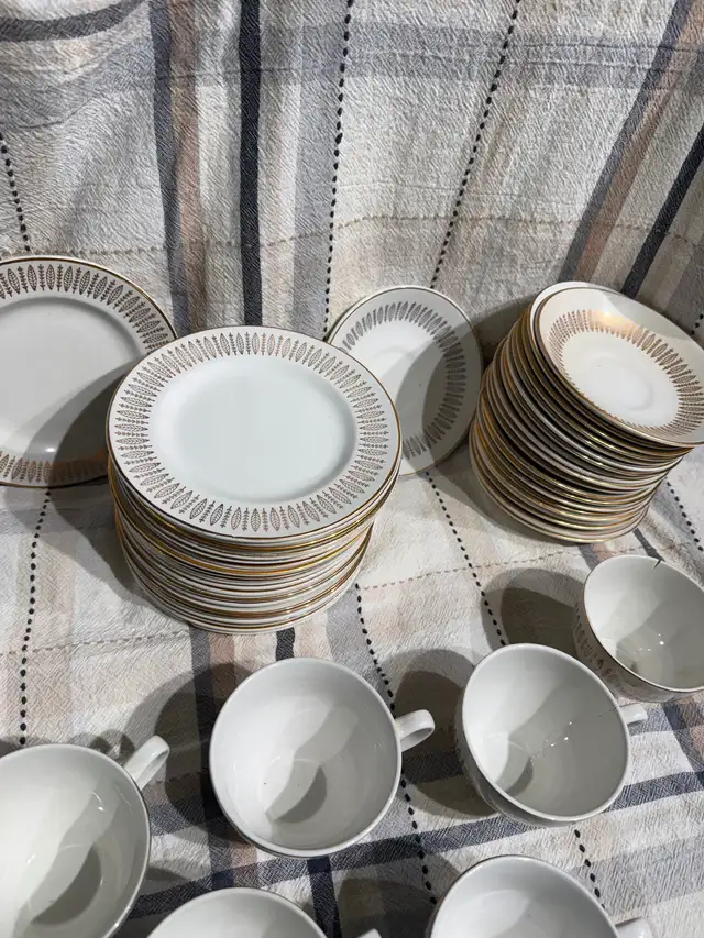 1950’s Dinnerware - Photo 3