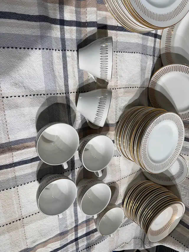 1950’s Dinnerware - Photo 4
