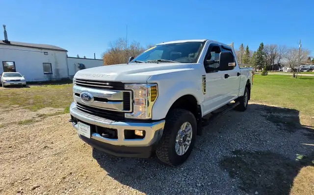 2018 Ford F-250 XLT FX4 CREWCAB 6.2L /ACCIDENT FREE/ - Photo 3