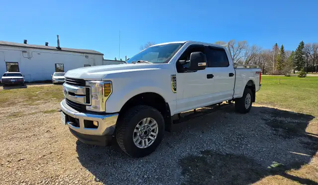 2018 Ford F-250 XLT FX4 CREWCAB 6.2L /ACCIDENT FREE/ - Photo 4