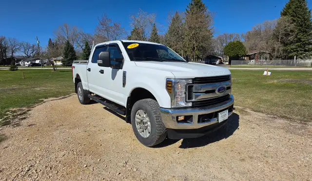 2018 Ford F-250 XLT FX4 CREWCAB 6.2L /ACCIDENT FREE/ - Photo 8