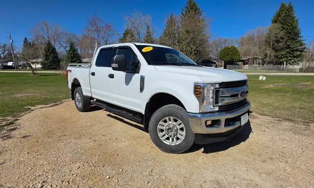 2018 Ford F-250 XLT FX4 CREWCAB 6.2L /ACCIDENT FREE/ - Photo 9