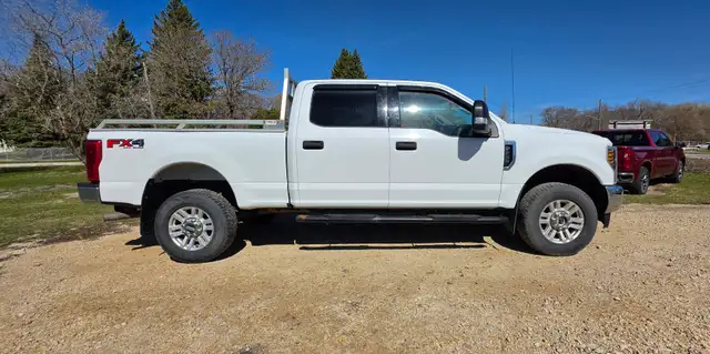 2018 Ford F-250 XLT FX4 CREWCAB 6.2L /ACCIDENT FREE/ - Photo 10