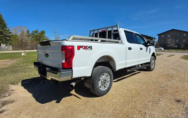 2018 Ford F-250 XLT FX4 CREWCAB 6.2L /ACCIDENT FREE/ - Photo 14