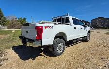 2018 Ford F-250 XLT FX4 CREWCAB 6.2L /ACCIDENT FREE/ - Photo 14