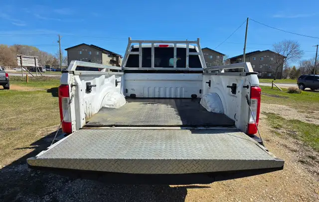 2018 Ford F-250 XLT FX4 CREWCAB 6.2L /ACCIDENT FREE/ - Photo 15
