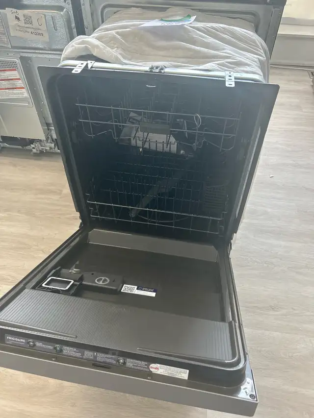 24" Dishwasher - Photo 2