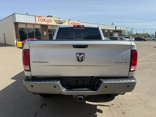 2013 Ram 2500 Crew Cab Outdoorsman 4x4 / ONE OWNER ACCIDENT FREE - Photo 4