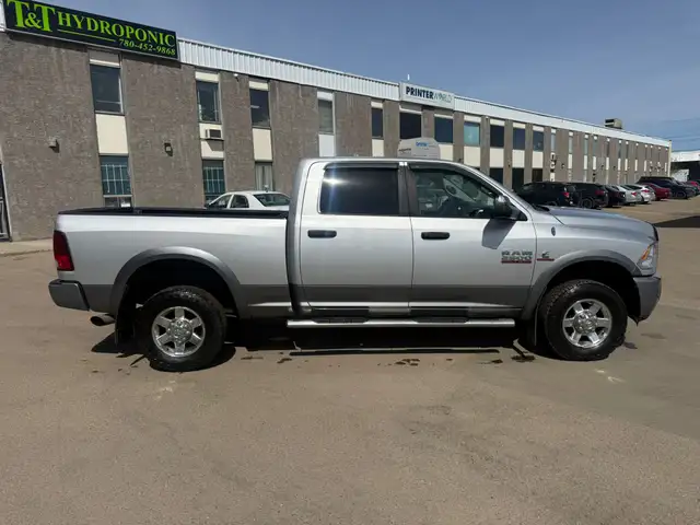 2013 Ram 2500 Crew Cab Outdoorsman 4x4 / ONE OWNER ACCIDENT FREE - Photo 5