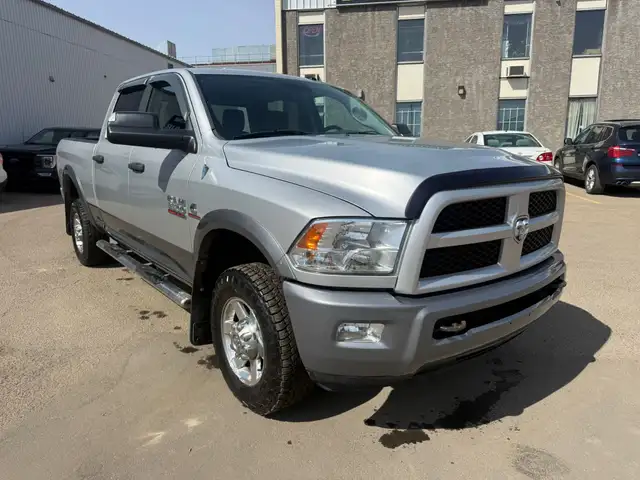 2013 Ram 2500 Crew Cab Outdoorsman 4x4 / ONE OWNER ACCIDENT FREE - Photo 6