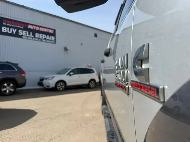 2013 Ram 2500 Crew Cab Outdoorsman 4x4 / ONE OWNER ACCIDENT FREE - Photo 9