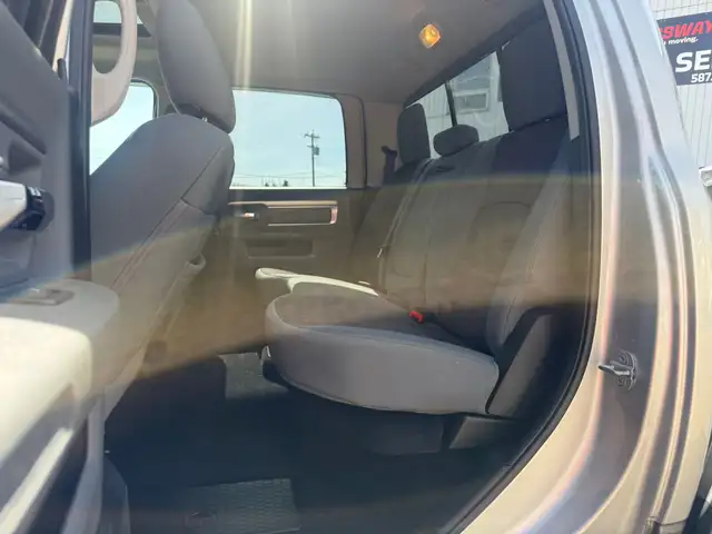 2013 Ram 2500 Crew Cab Outdoorsman 4x4 / ONE OWNER ACCIDENT FREE - Photo 10