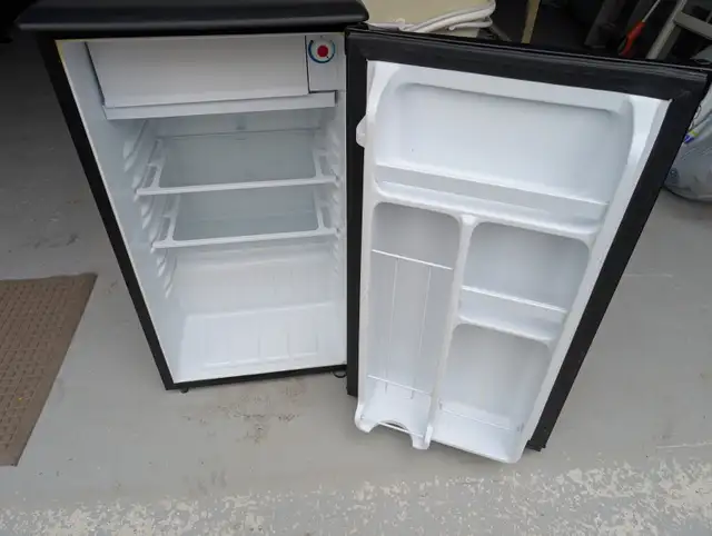 Danby Mini Fridge For Sale - Photo 2