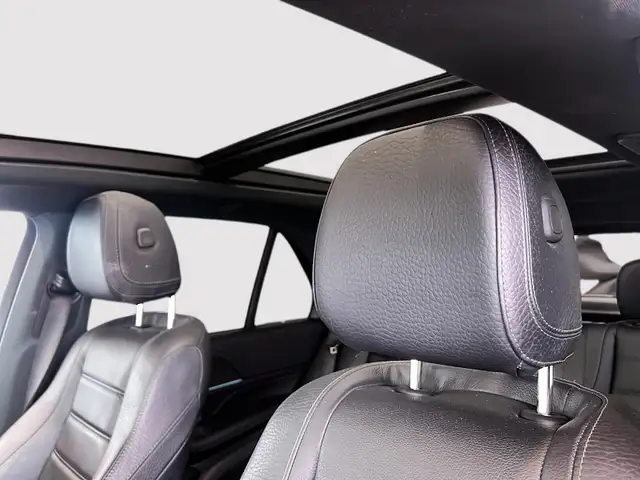 2020 Mercedes-Benz GLE450 4MATIC SUV Highly equipped! Great valu - Photo 13