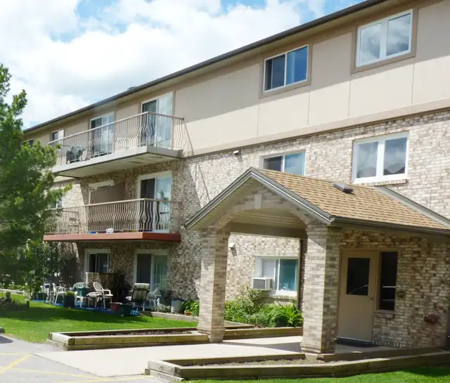 Stunning Renovated 2-Bedroom with Balcony—All Utilities Included