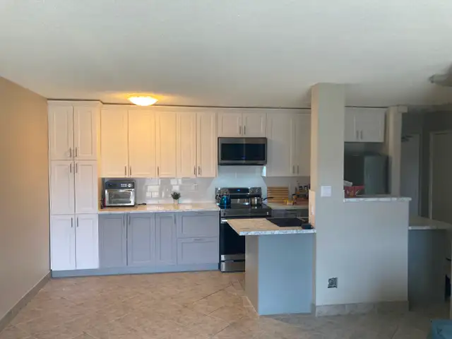 Stunning Renovated 2-Bedroom with Balcony—All Utilities Included - Photo 2