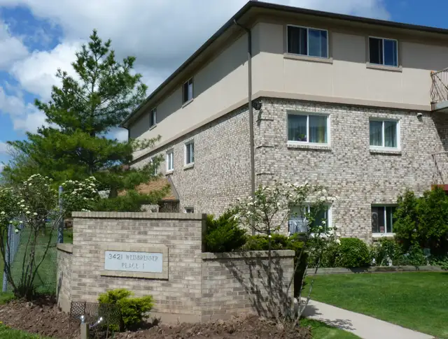 Stunning Renovated 2-Bedroom with Balcony—All Utilities Included - Photo 11