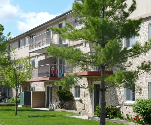 Stunning Renovated 2-Bedroom with Balcony—All Utilities Included - Photo 12