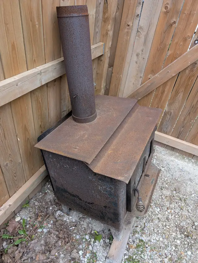 Cast Iron Wood Burning Fireplace Stove For Sale - Photo 2