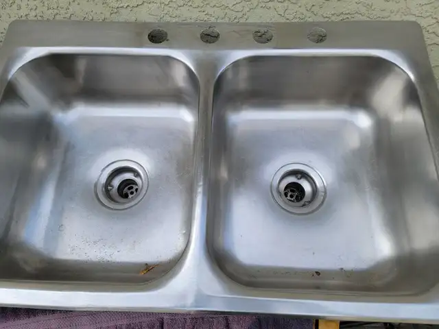 STAINLESS STEEL KITCHEN SINKS: VARIOUS SIZES: $50 EACH