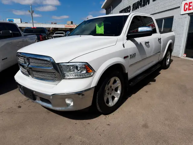 2015 RAM 1500 LARAMIE CREWCAB ECO DIESEL 4X4 / ACCIDENT FREE