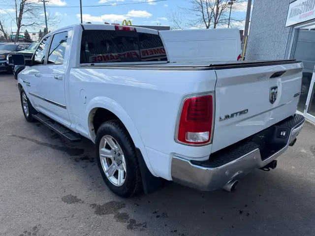 2015 RAM 1500 LARAMIE CREWCAB ECO DIESEL 4X4 / ACCIDENT FREE - Photo 3
