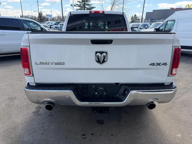 2015 RAM 1500 LARAMIE CREWCAB ECO DIESEL 4X4 / ACCIDENT FREE - Photo 4