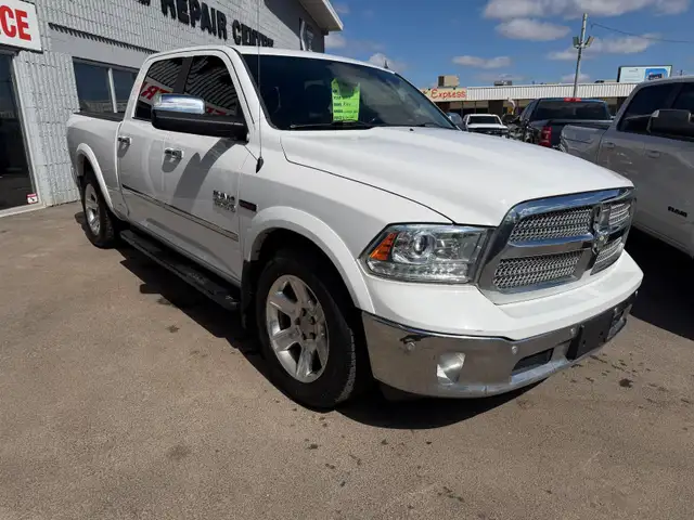 2015 RAM 1500 LARAMIE CREWCAB ECO DIESEL 4X4 / ACCIDENT FREE - Photo 8