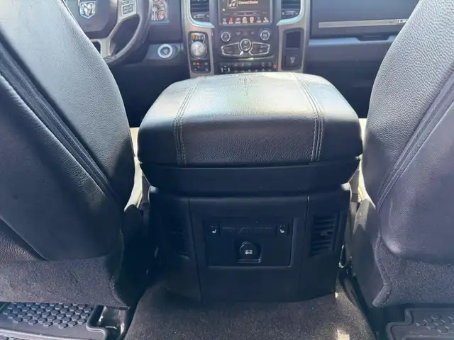 2015 RAM 1500 LARAMIE CREWCAB ECO DIESEL 4X4 / ACCIDENT FREE - Photo 11