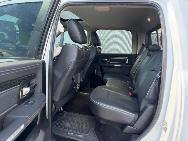 2015 RAM 1500 LARAMIE CREWCAB ECO DIESEL 4X4 / ACCIDENT FREE - Photo 15