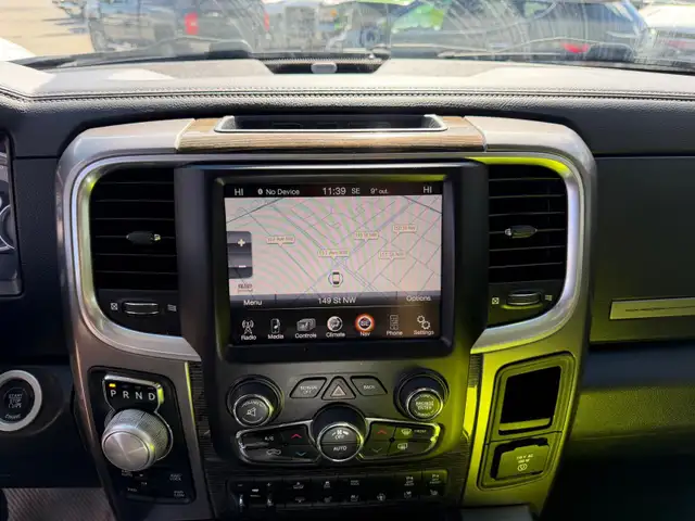 2015 RAM 1500 LARAMIE CREWCAB ECO DIESEL 4X4 / ACCIDENT FREE - Photo 16